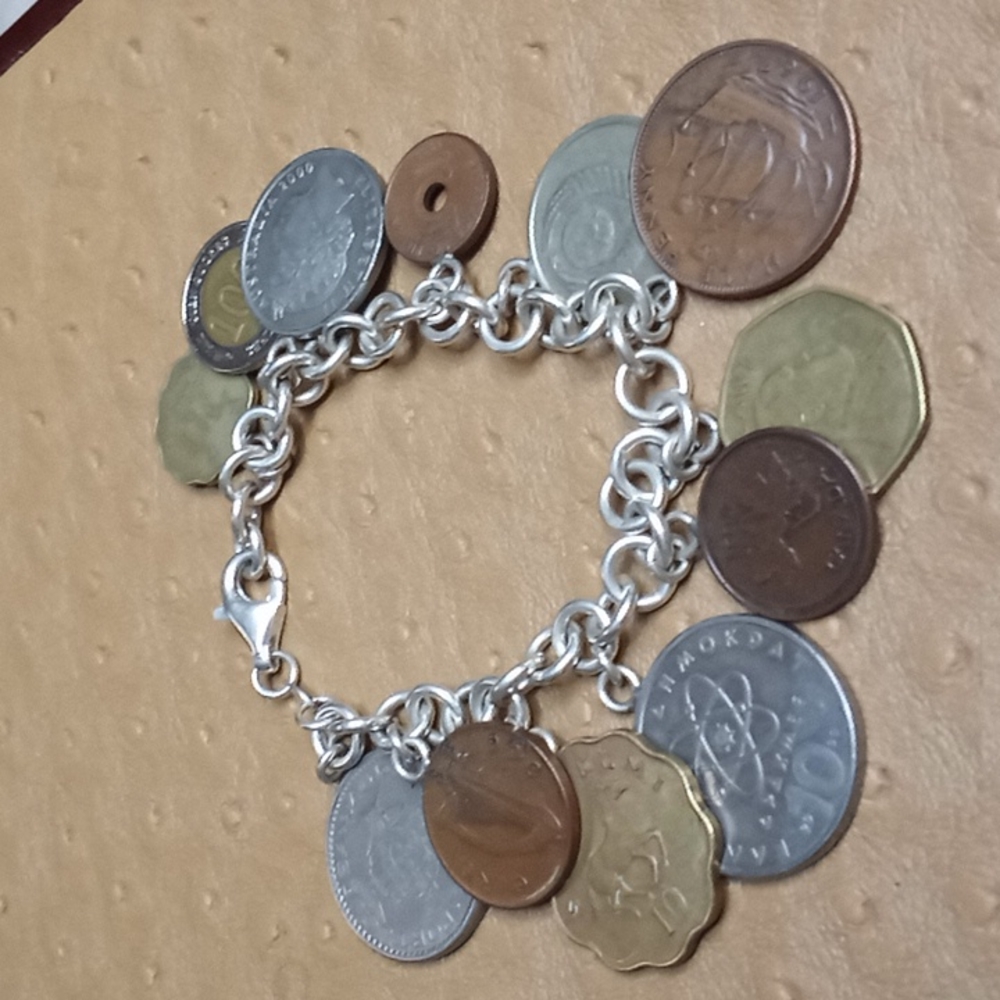 😍Coins of the World Bracelet😍NWOT